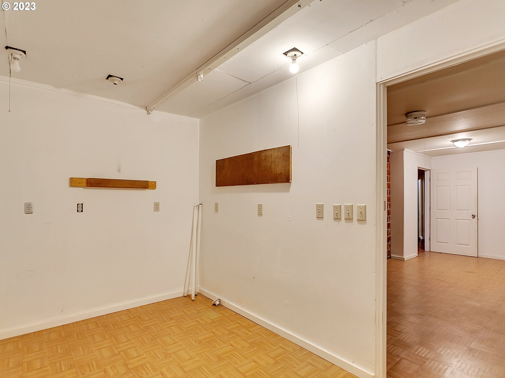 930 Southwest 95th Avenue Portland, OR 97225 - Photo 32 of 39 Separate Living Quarters