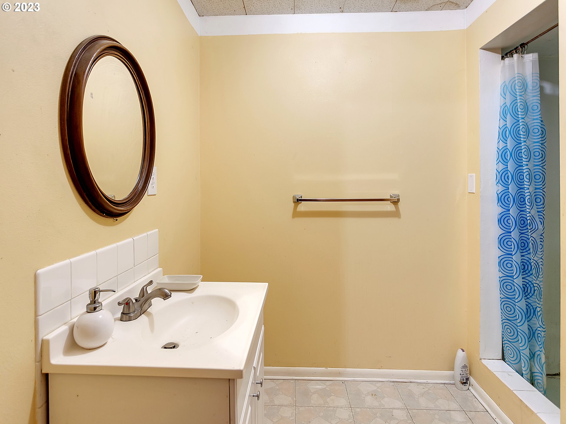 930 Southwest 95th Avenue Portland, OR 97225 - Photo 33 of 39 Bathroom