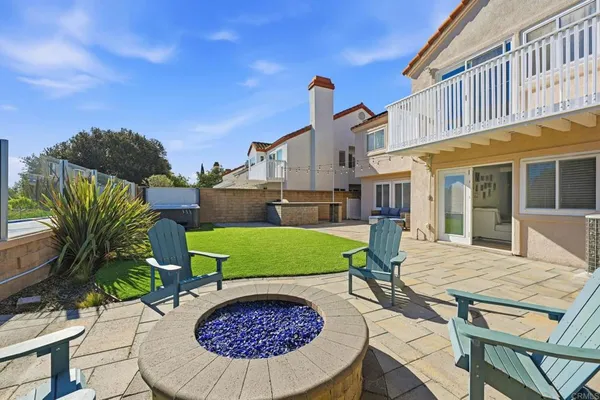 a view of a house with backyard and sitting area