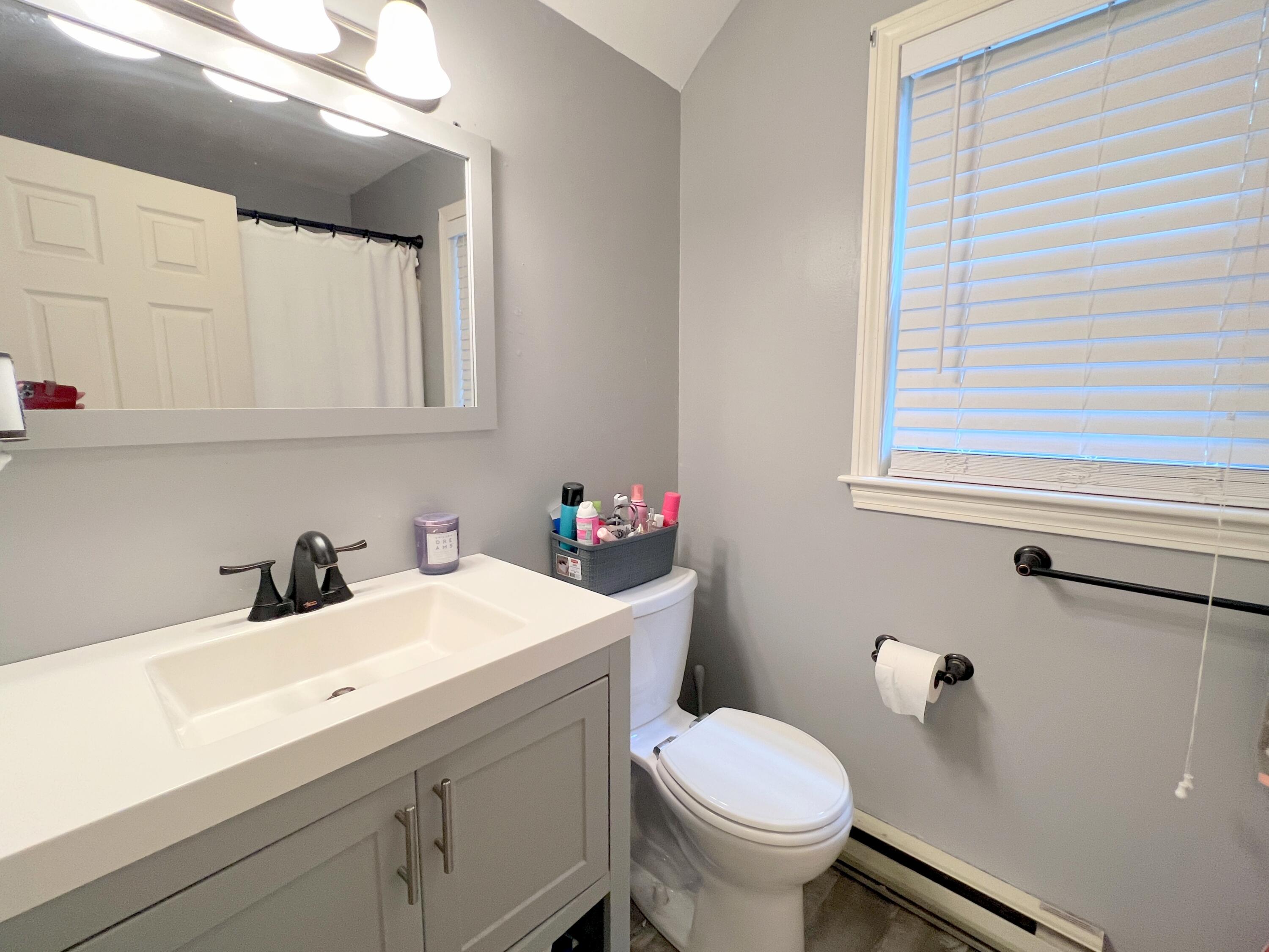 21 Farmgate Road, Unit 21 South Berwick, ME 03908 - Photo 10 of 22 Full Bath