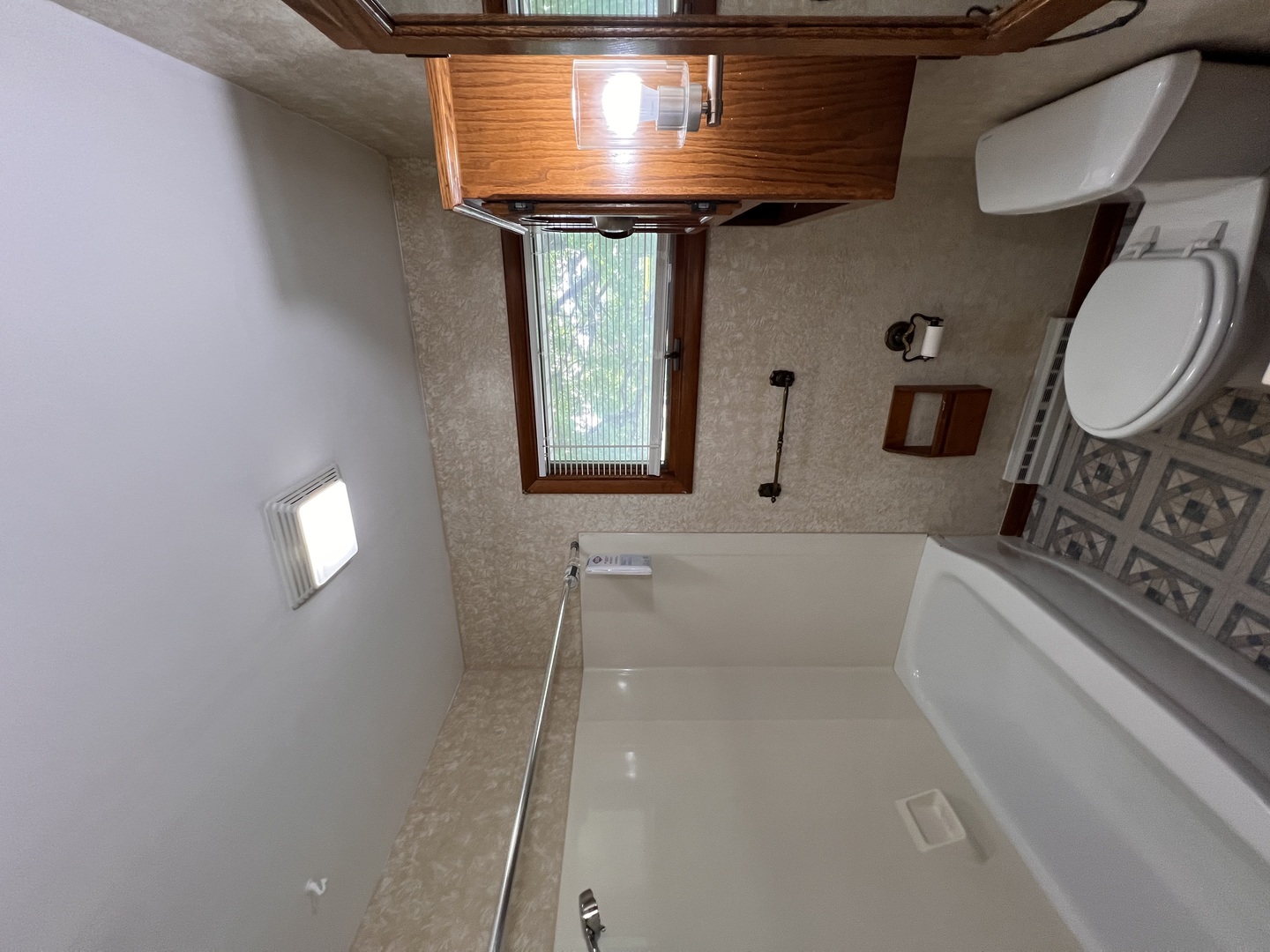 1724 Green Bay Road North Chicago, IL 60064 - Photo 11 of 22
