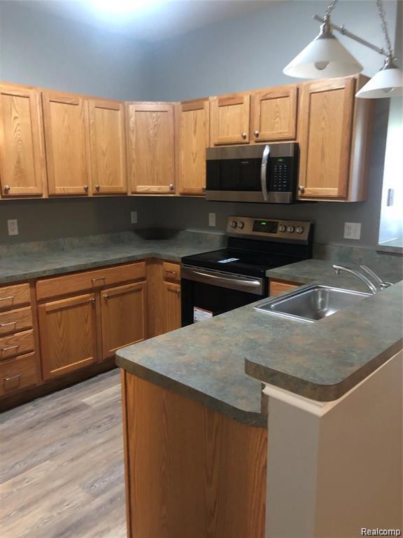 348 Filmore Street Canton, MI 48188 - Photo 3 of 23
a double basin sink