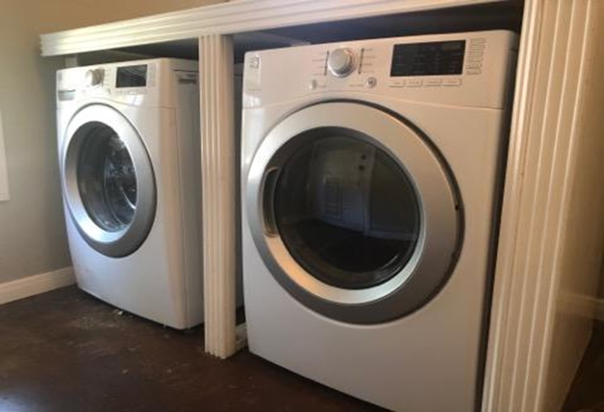 2611 Tangley Street Houston, TX 77005 - Photo 25 of 31 [Laundry Room}