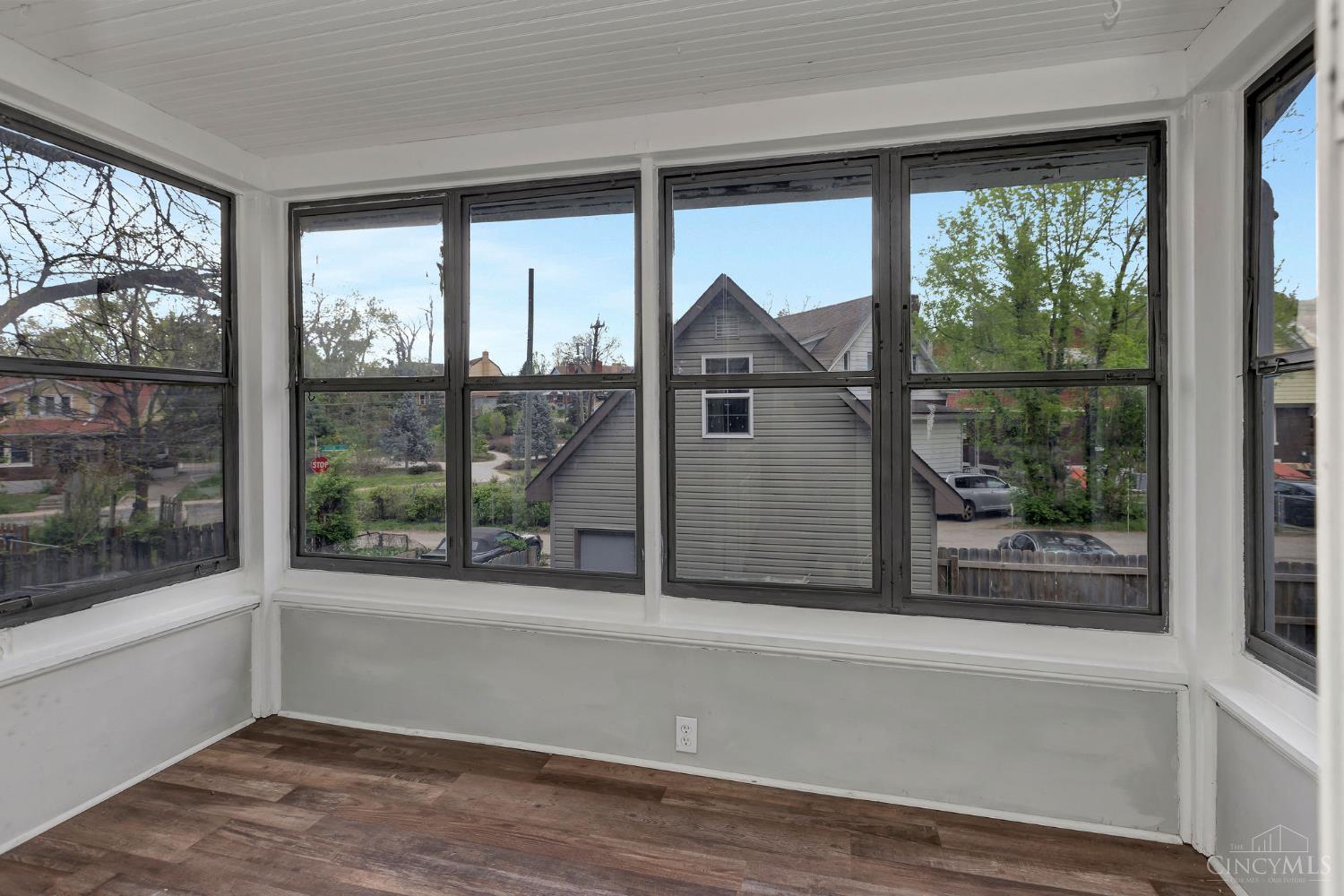 3454 Ruther Avenue Cincinnati, OH 45220 - Photo 13 of 41