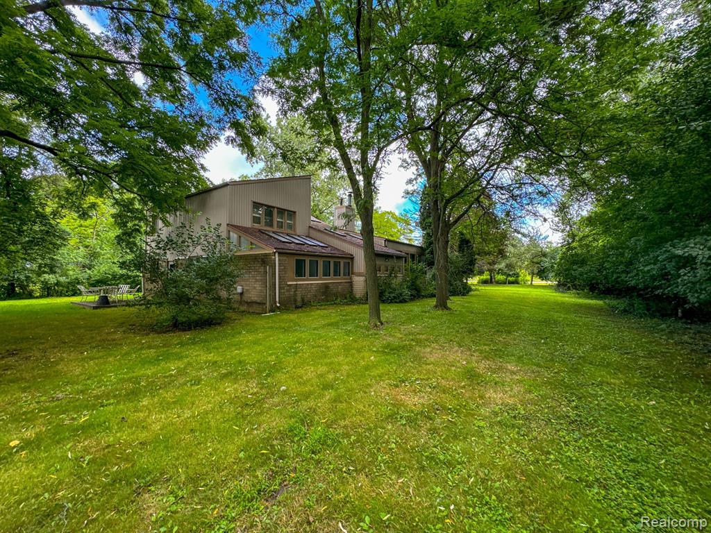 2040 West Square Lake Road Troy, MI 48098 - Photo 6 of 28