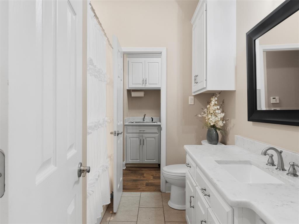 1103 Marigold Lane Longview, TX 75604 - Photo 19 of 34 a bathroom with a sink toilet and shower