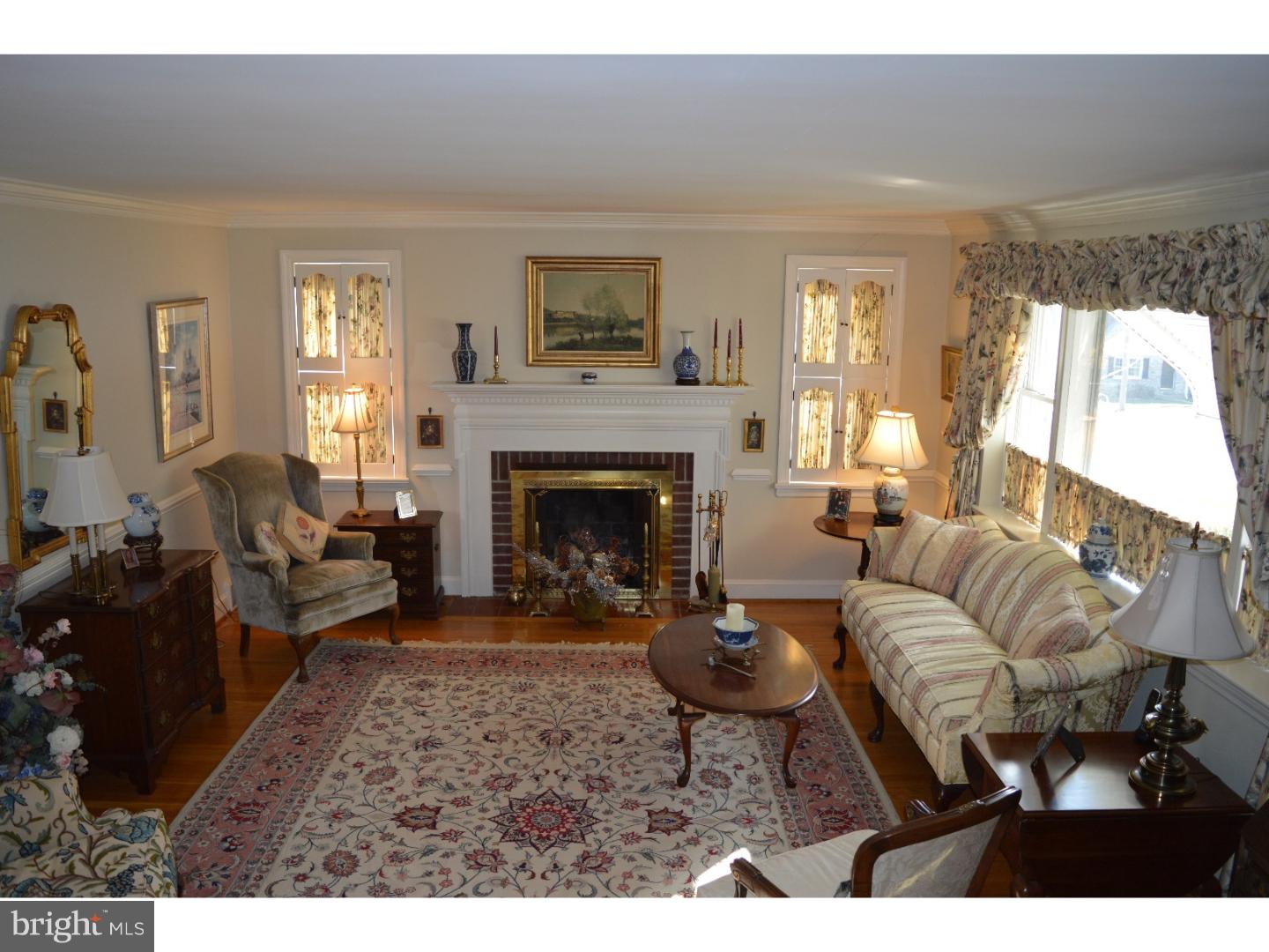 527 Hempstead Road Springfield, PA 19064 - Photo 3 of 25 Living Room