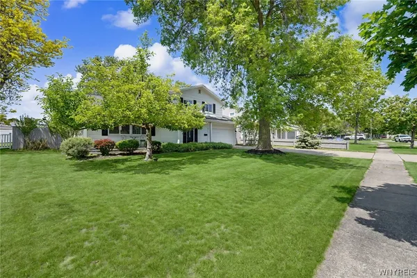 $379,900 | 142 Dalewood Drive, Amherst, NY 14228