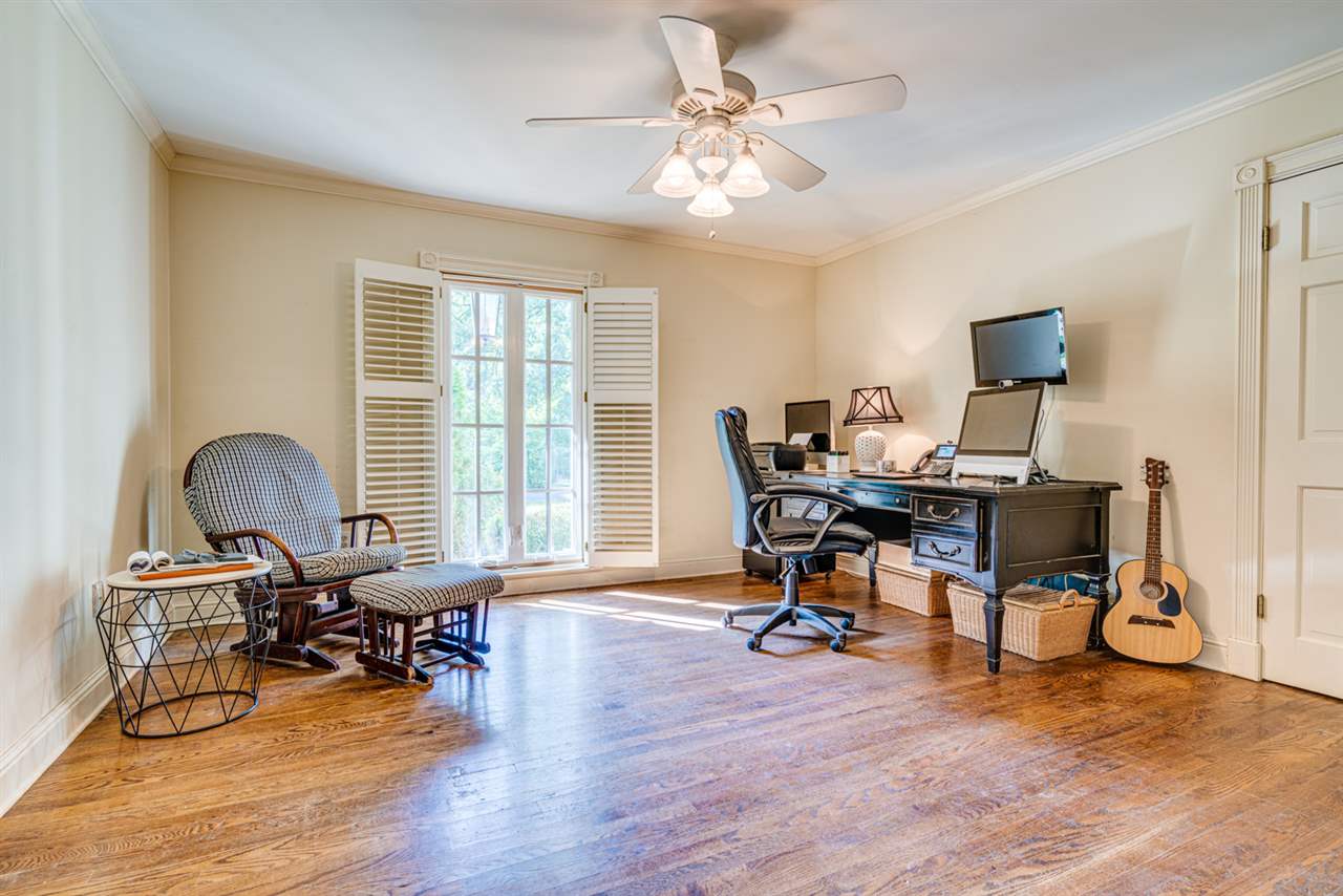 322 North Rose Road Memphis, TN 38117 - Photo 22 of 25 Another large bedroom, office or playroom...so much space, you decide