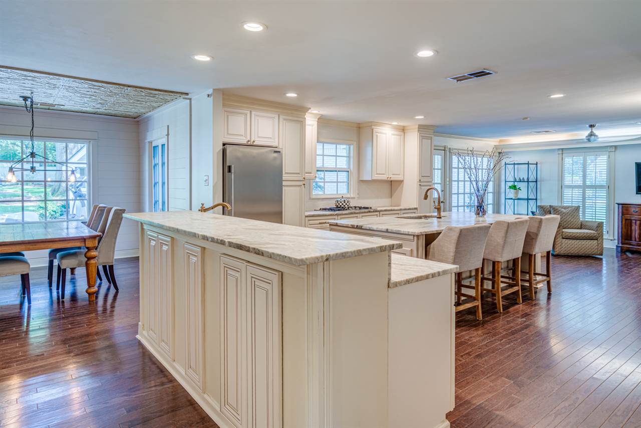 322 North Rose Road Memphis, TN 38117 - Photo 8 of 25 Look at all the space, casual dining, breakfast bar, kitchen and gathering room