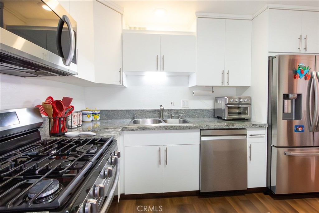 9551 Vía Ricardo Burbank, CA 91504 - Photo 10 of 29