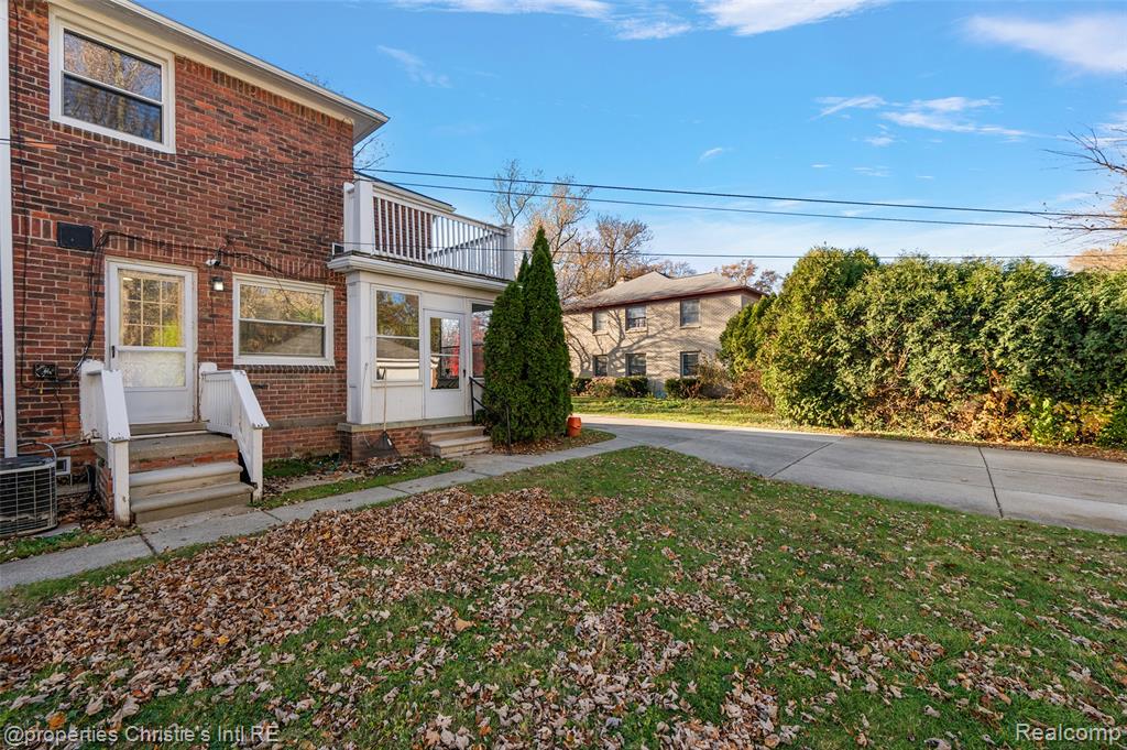 852 Harcourt Road Grosse Pointe, MI 48230 - Photo 5 of 48