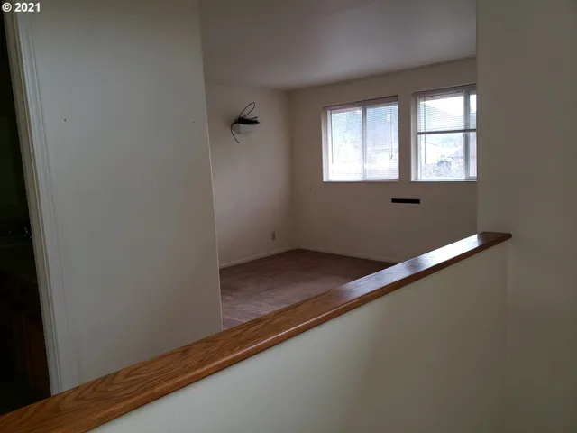 a view of empty room with window
