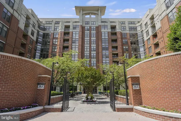 $850,000 | 1021 North Garfield Street, Unit 812, Arlington, VA 22201