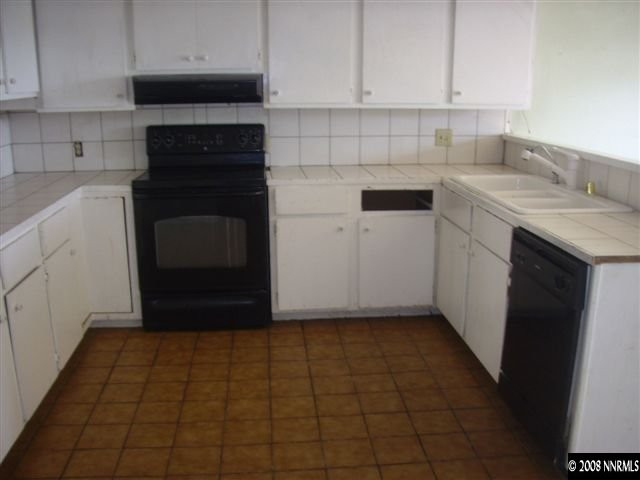 1040 Hamilton Road Reno, NV 89521 - Photo 4 of 9 a kitchen with a sink and cabinets