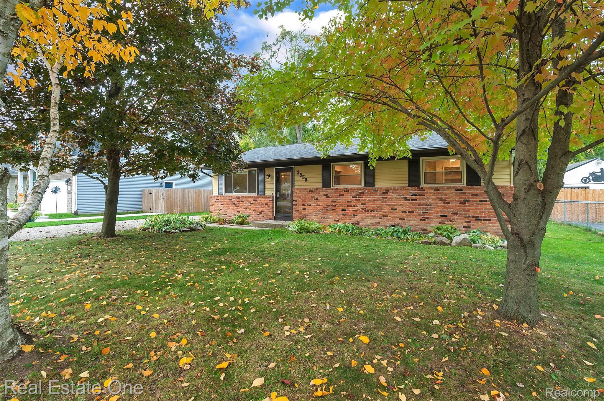 2550 Longview Avenue Rochester, MI 48307 - Photo 5 of 40 Gallery Image 5