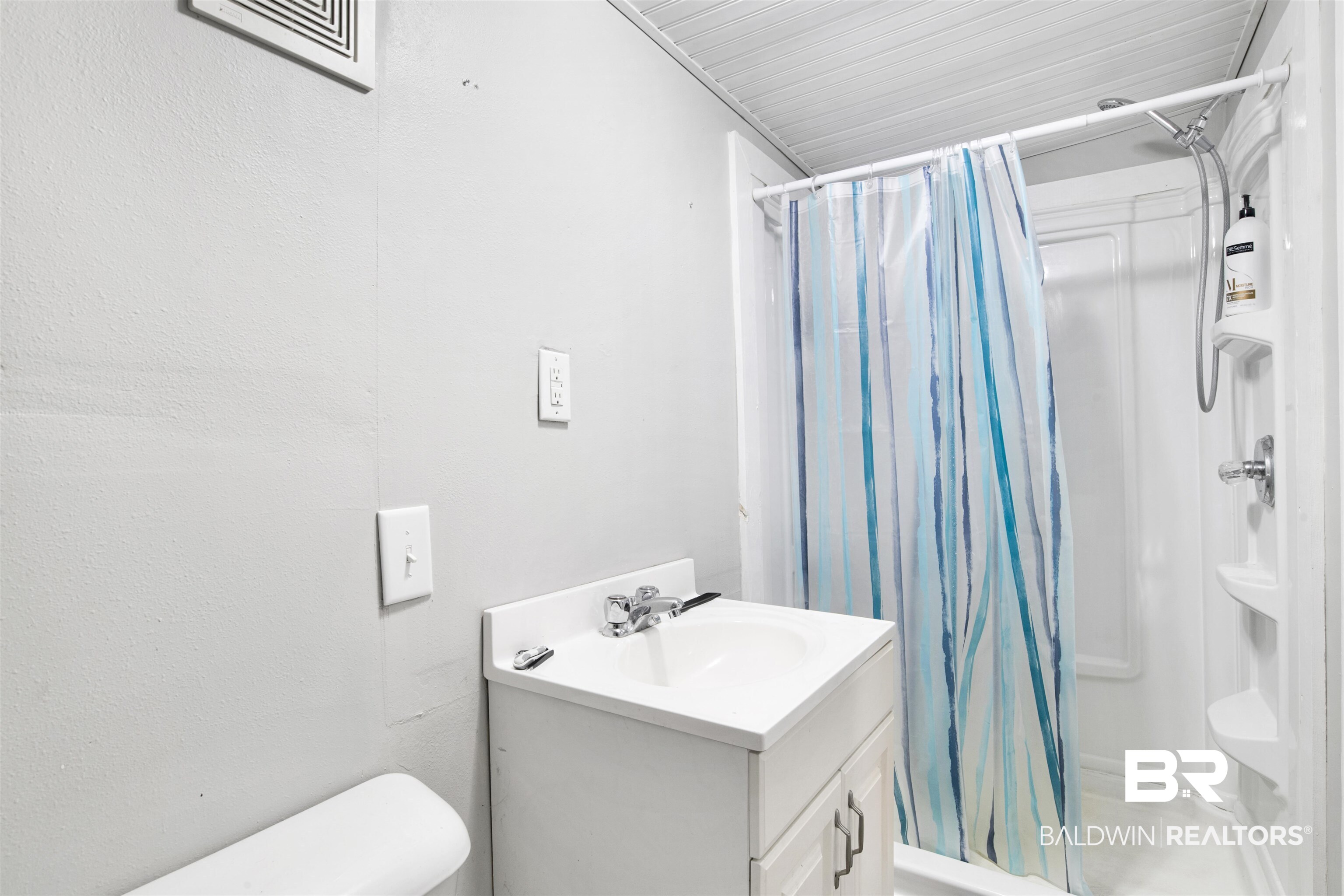 10244 Magnolia Road Irvington, AL 36544 - Photo 20 of 37 Bathroom with toilet, vanity, and curtained shower
