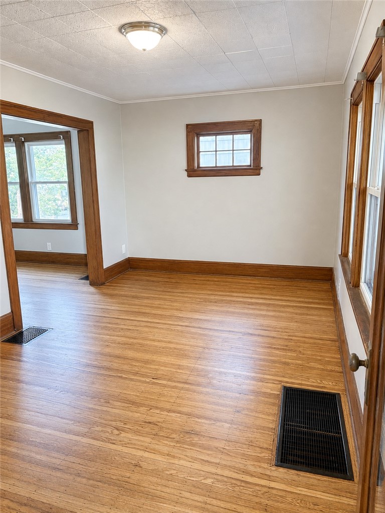 144 Wyndham Road Rochester, NY 14612 - Photo 2 of 14 Gallery Image 2
