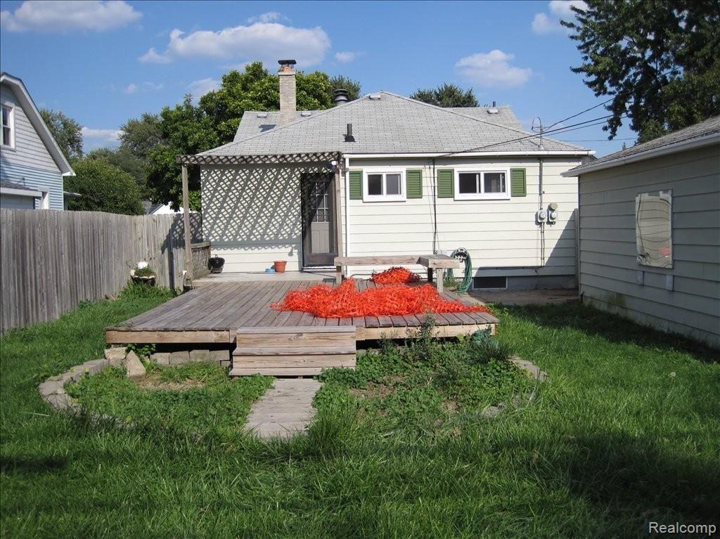 3295 Wakefield Road Berkley, MI 48072 - Photo 13 of 15 Back of Home & Deck