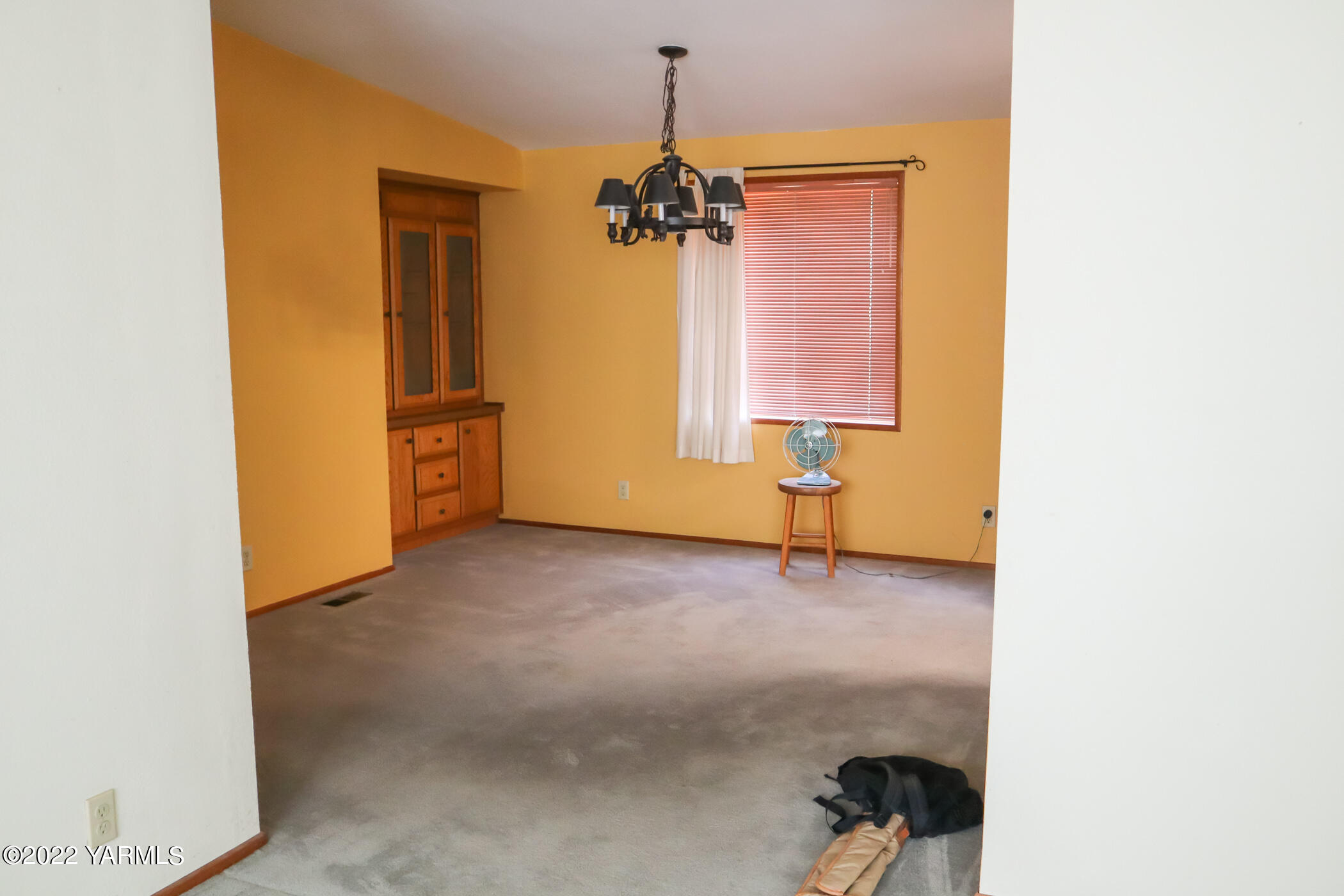 412 Beane Road Moxee, WA 98936 - Photo 3 of 14 a view of a room with window