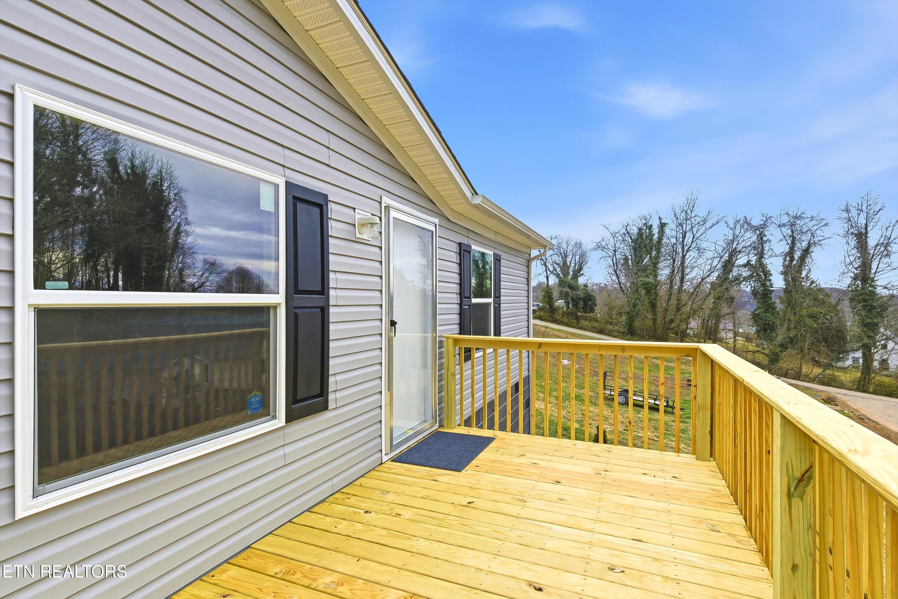 504 Short Street La Follette, TN 37766 - Photo 4 of 35 04-504 Short St-4