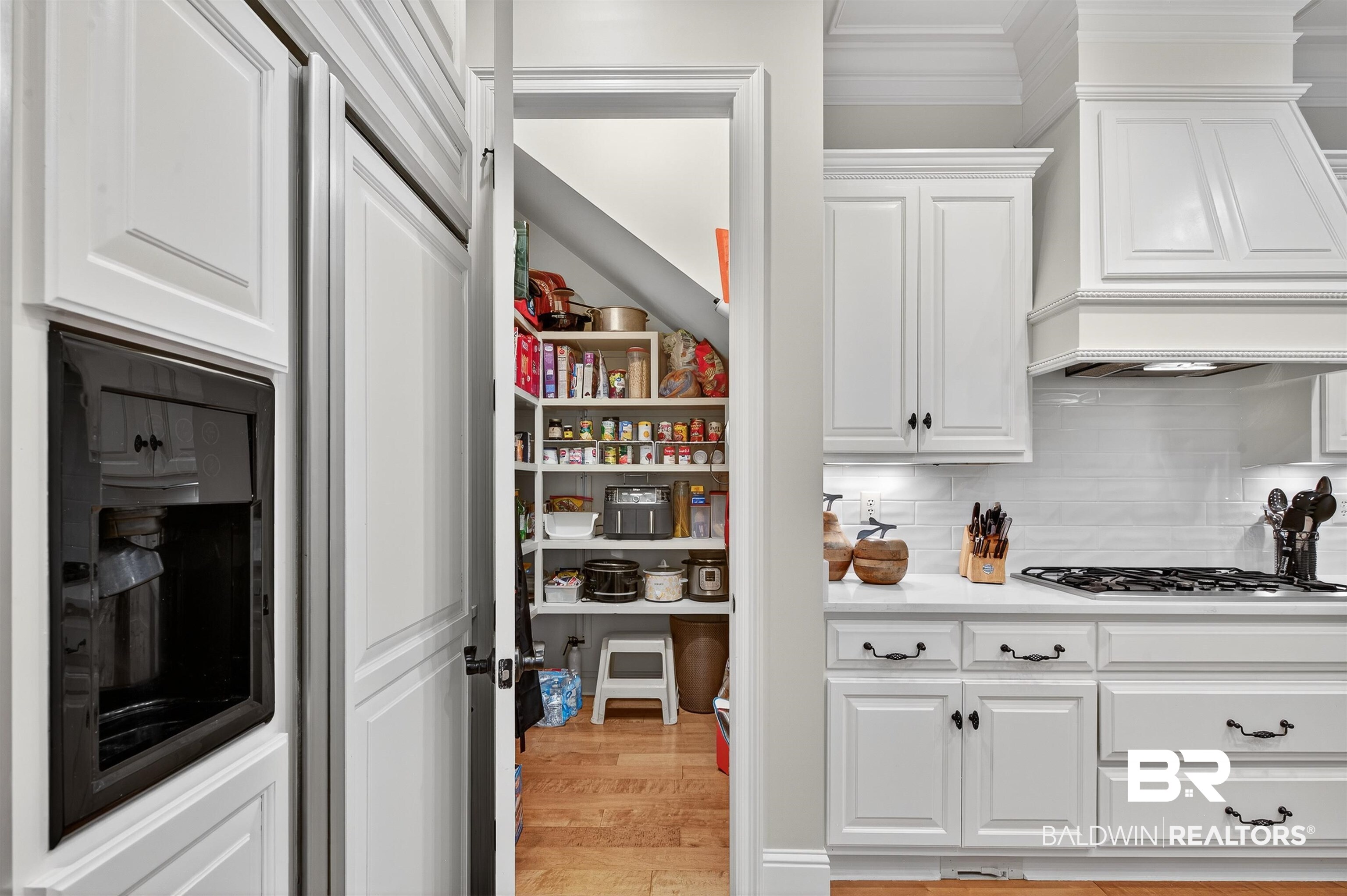 146 Clubhouse Circle Fairhope, AL 36532 - Photo 29 of 84 Butlers Pantry