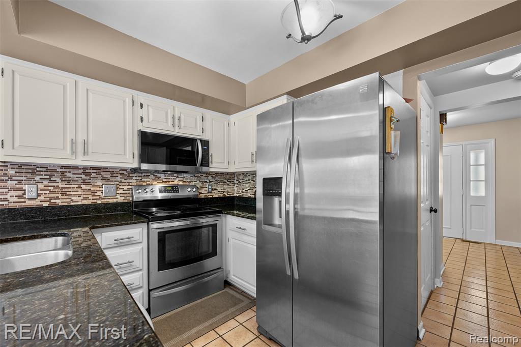 36010 Congress Road Farmington, MI 48335 - Photo 11 of 34