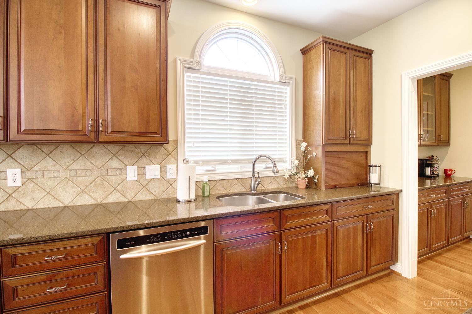 2274 Pointe Place Cincinnati, OH 45244 - Photo 11 of 71