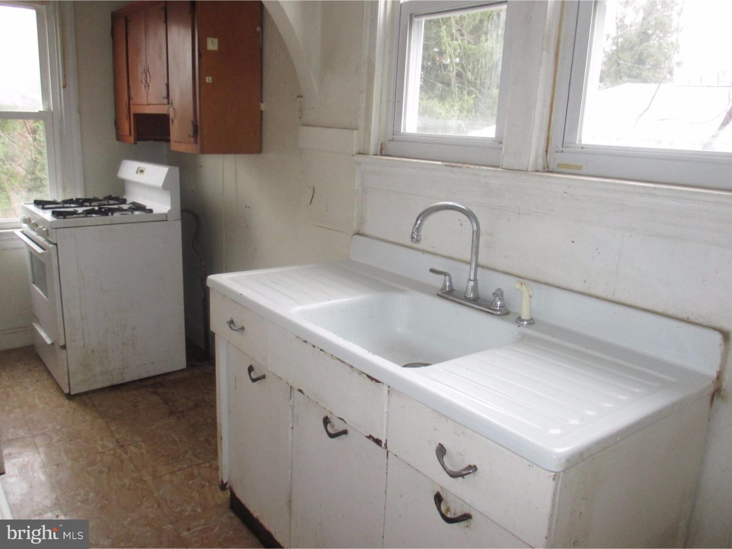 7769 Parkview Road Upper Darby, PA 19082 - Photo 6 of 12