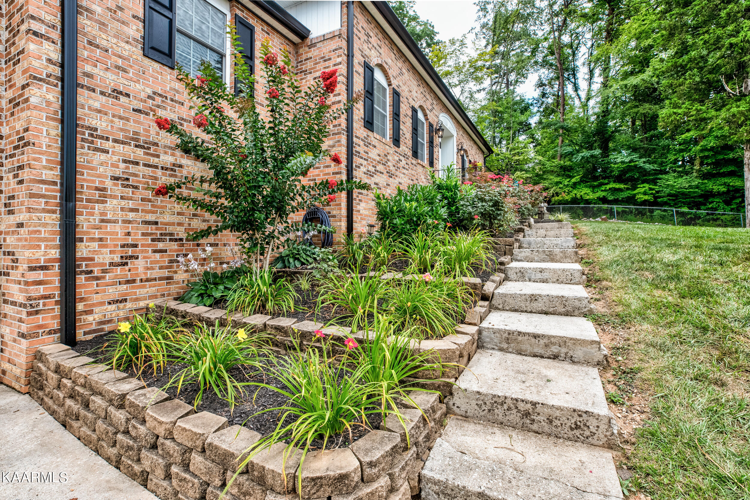 122 Chestnut Hill Road Oak Ridge, TN 37830 - Photo 2 of 43 122 Chesnut Hill Dr-3