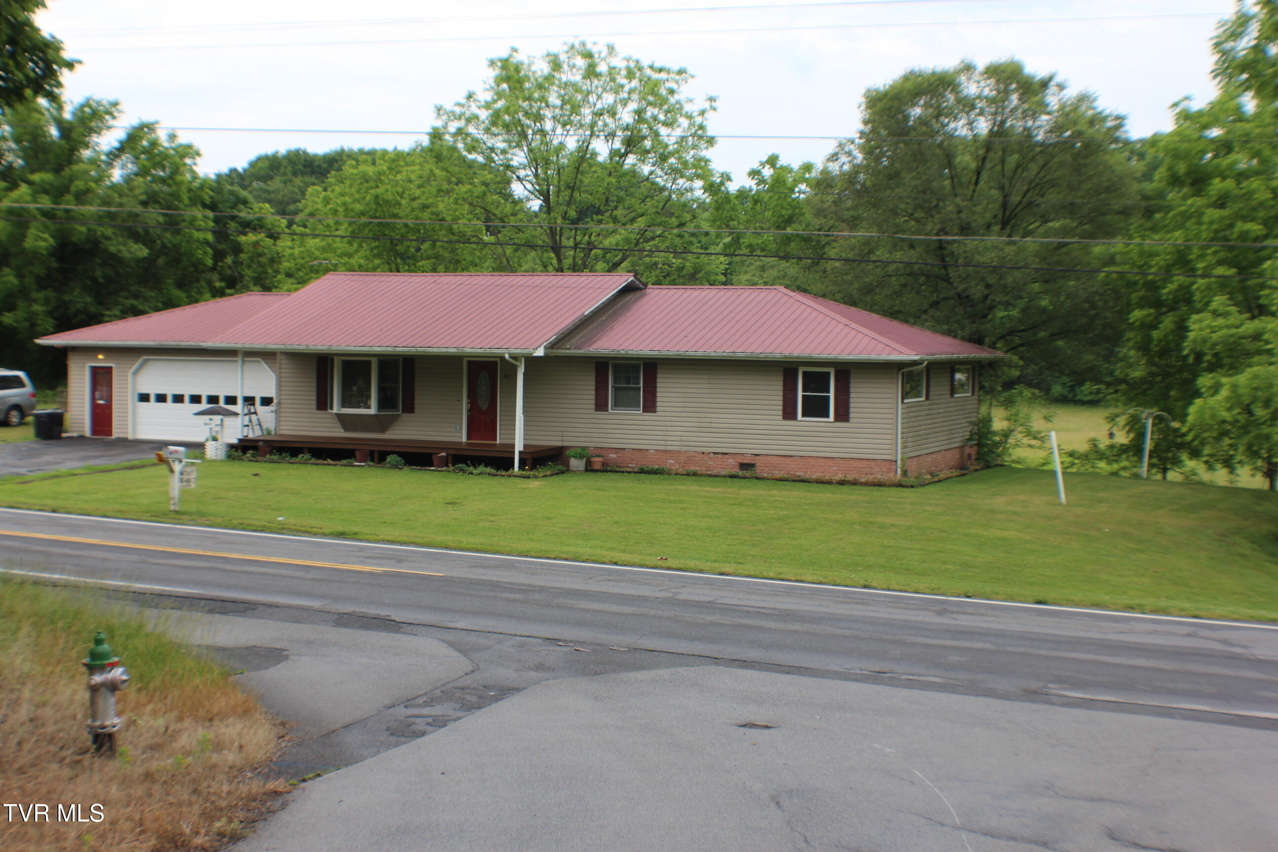 805 New Beason Well Road Kingsport, TN 37660 - Photo 4 of 48 IMG_0063