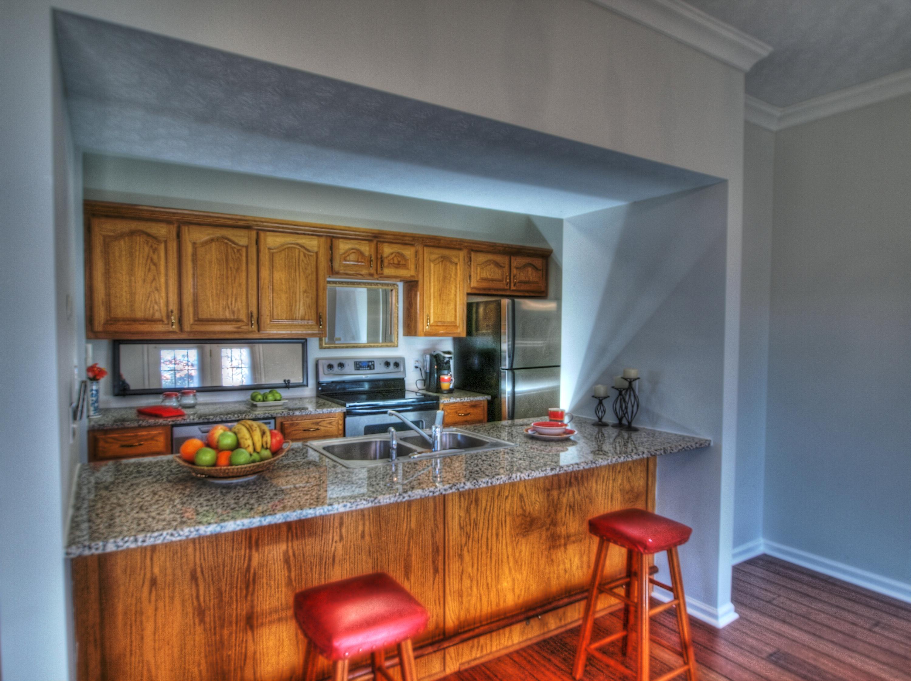 64 Riverview Drive Oak Ridge, TN 37830 - Photo 17 of 33 Kitchen - breakfast bar