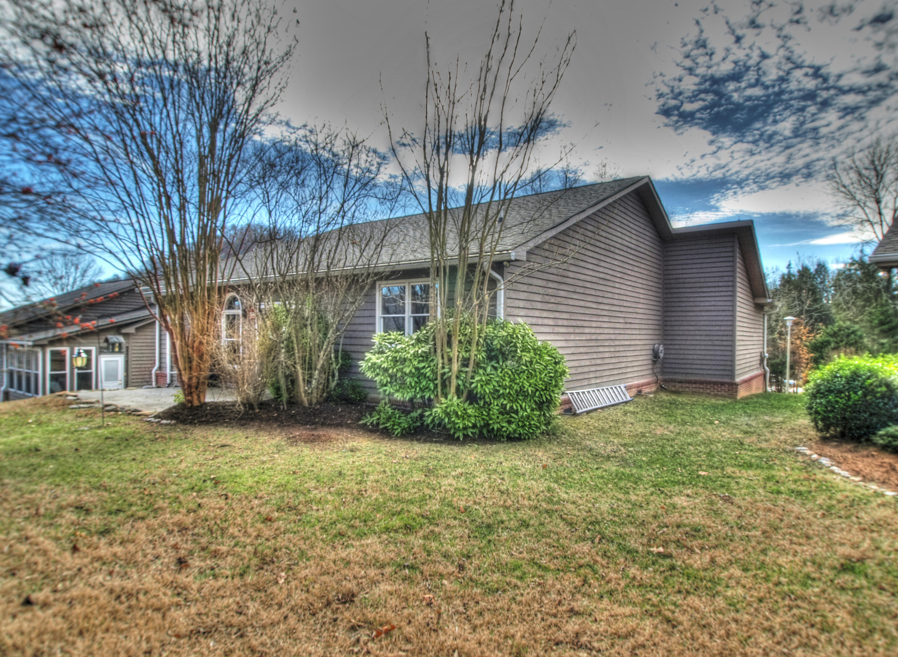 64 Riverview Drive Oak Ridge, TN 37830 - Photo 4 of 33 Side/rear view