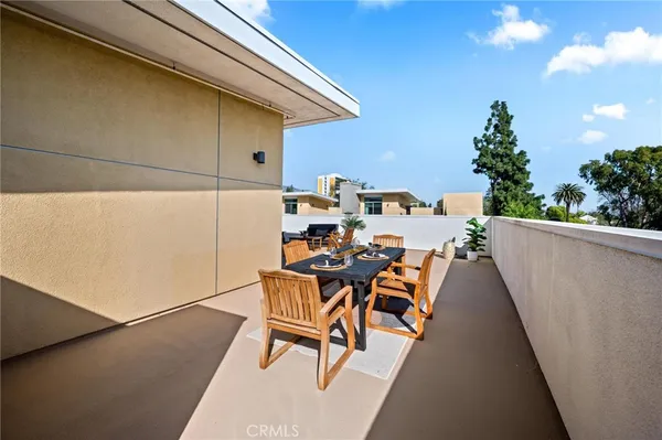 $1,099,000 | 238 South Arroyo Parkway, Unit 401, Pasadena, CA 91105