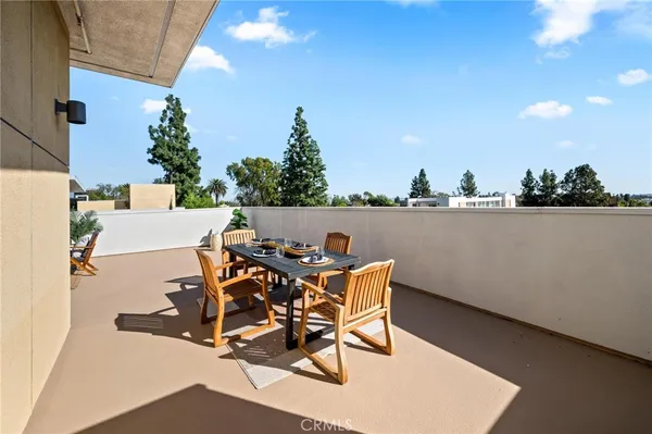 $1,099,000 | 238 South Arroyo Parkway, Unit 401, Pasadena, CA 91105