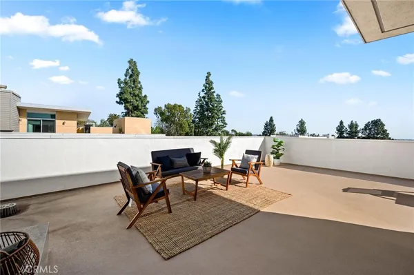 $1,099,000 | 238 South Arroyo Parkway, Unit 401, Pasadena, CA 91105