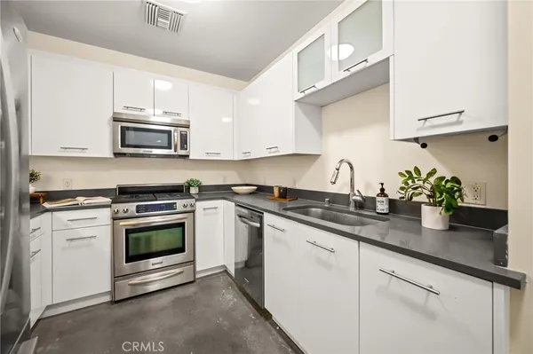 $1,099,000 | 238 South Arroyo Parkway, Unit 401, Pasadena, CA 91105