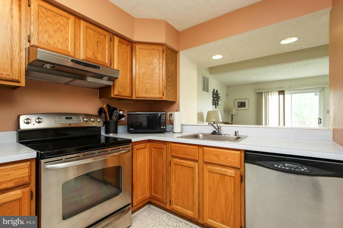 2002 Riding Crop Way Baltimore, MD 21244 - Photo 5 of 30 Kitchen