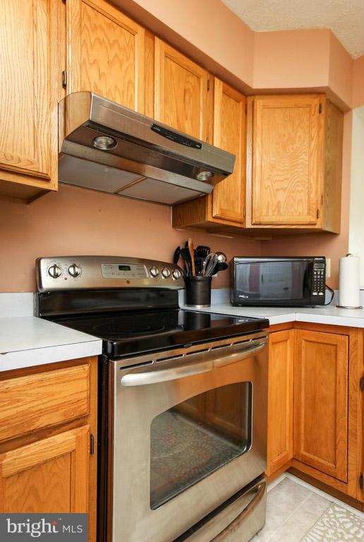 2002 Riding Crop Way Baltimore, MD 21244 - Photo 6 of 30 Kitchen