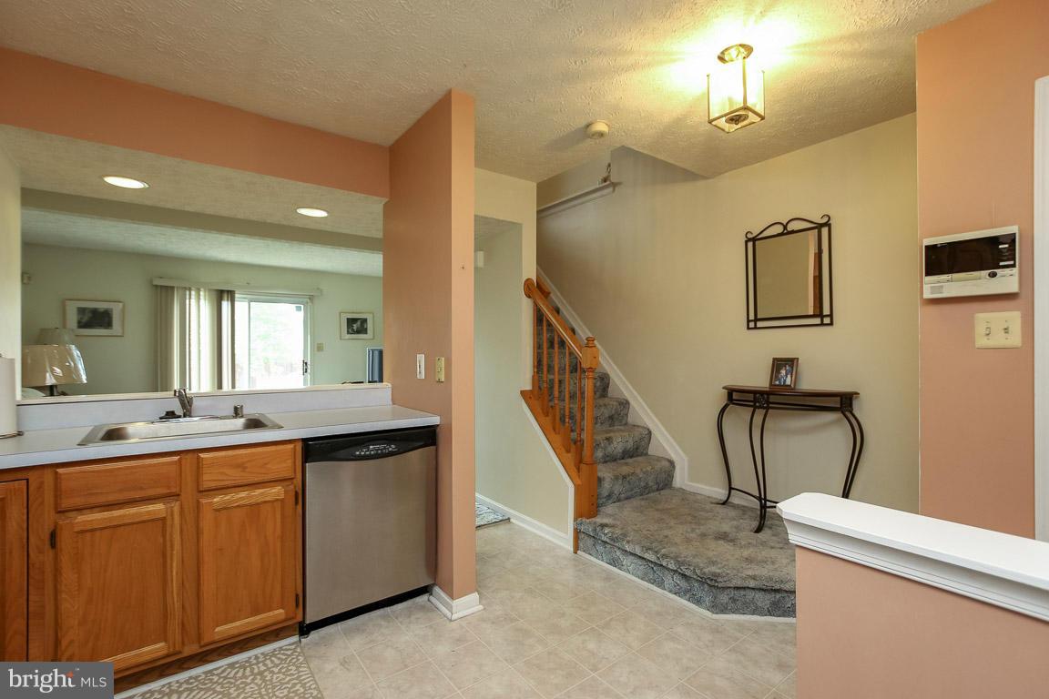 2002 Riding Crop Way Baltimore, MD 21244 - Photo 10 of 30 Kitchen