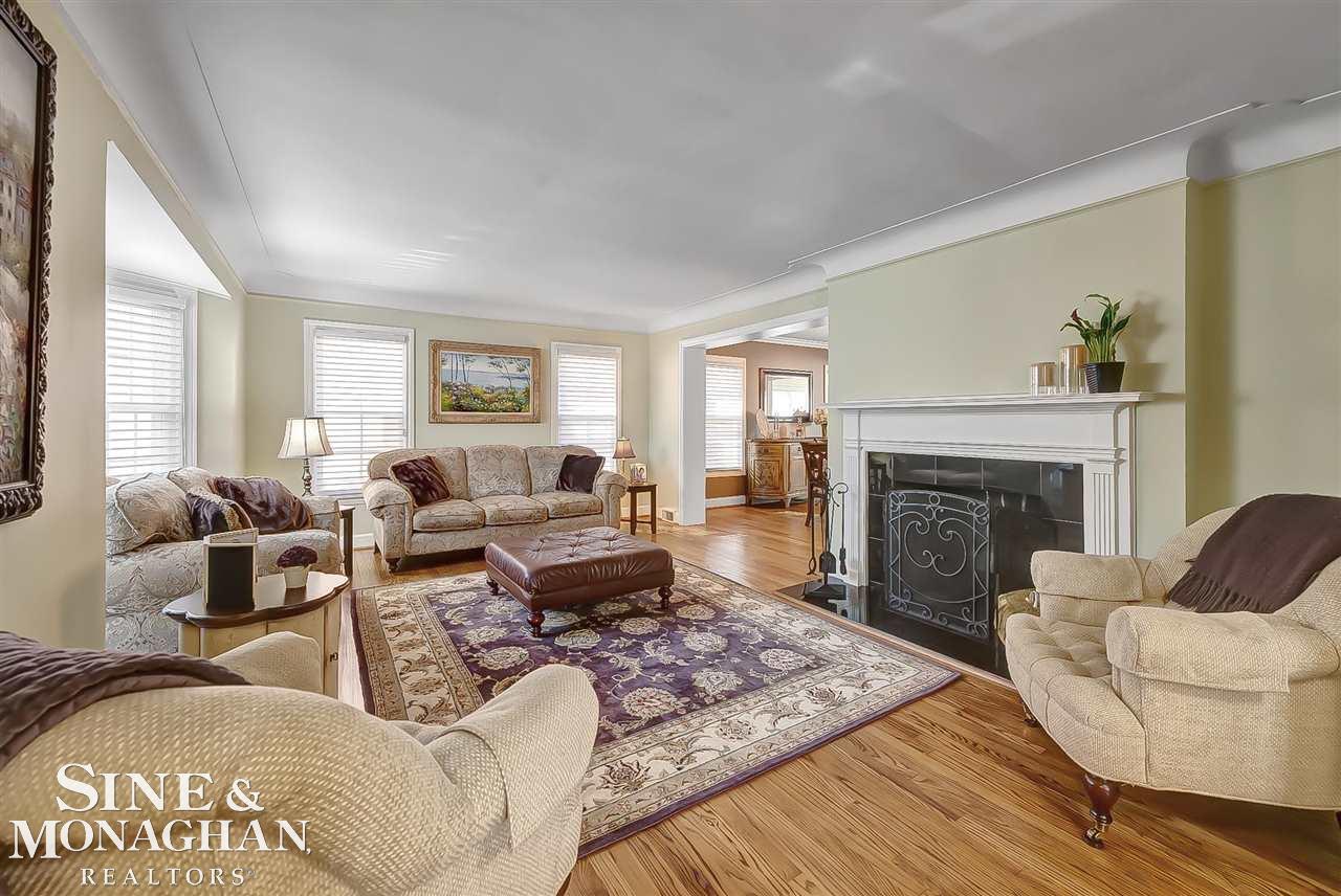 326 Merriweather Road Grosse Pointe Farms, MI 48236 - Photo 4 of 41