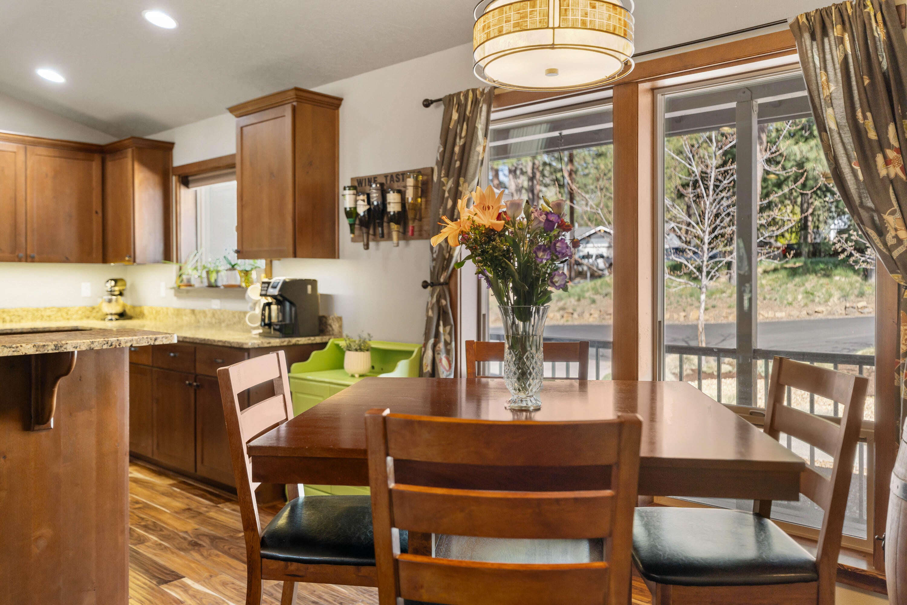 19041 Baker Road Bend, OR 97702 - Photo 9 of 45 22-Dining Room
