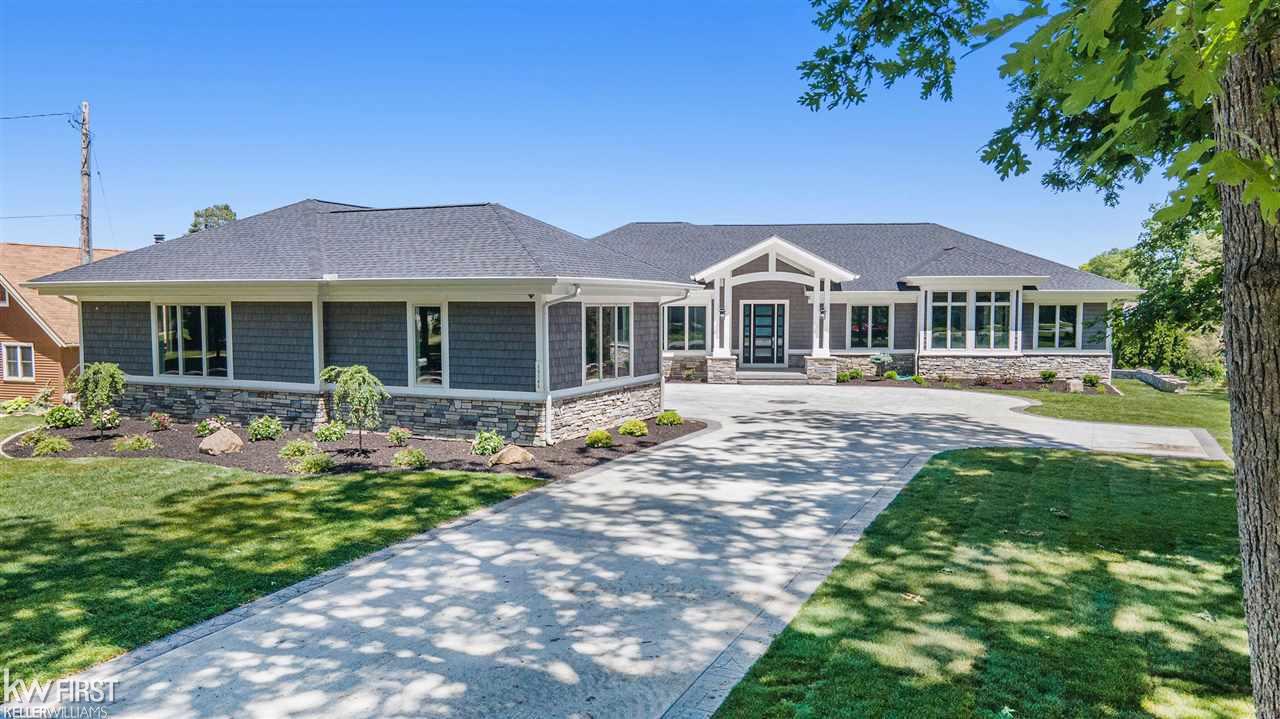 13185 Torrey Road Fenton, MI 48430 - Photo 1 of 96 50076754.JPG