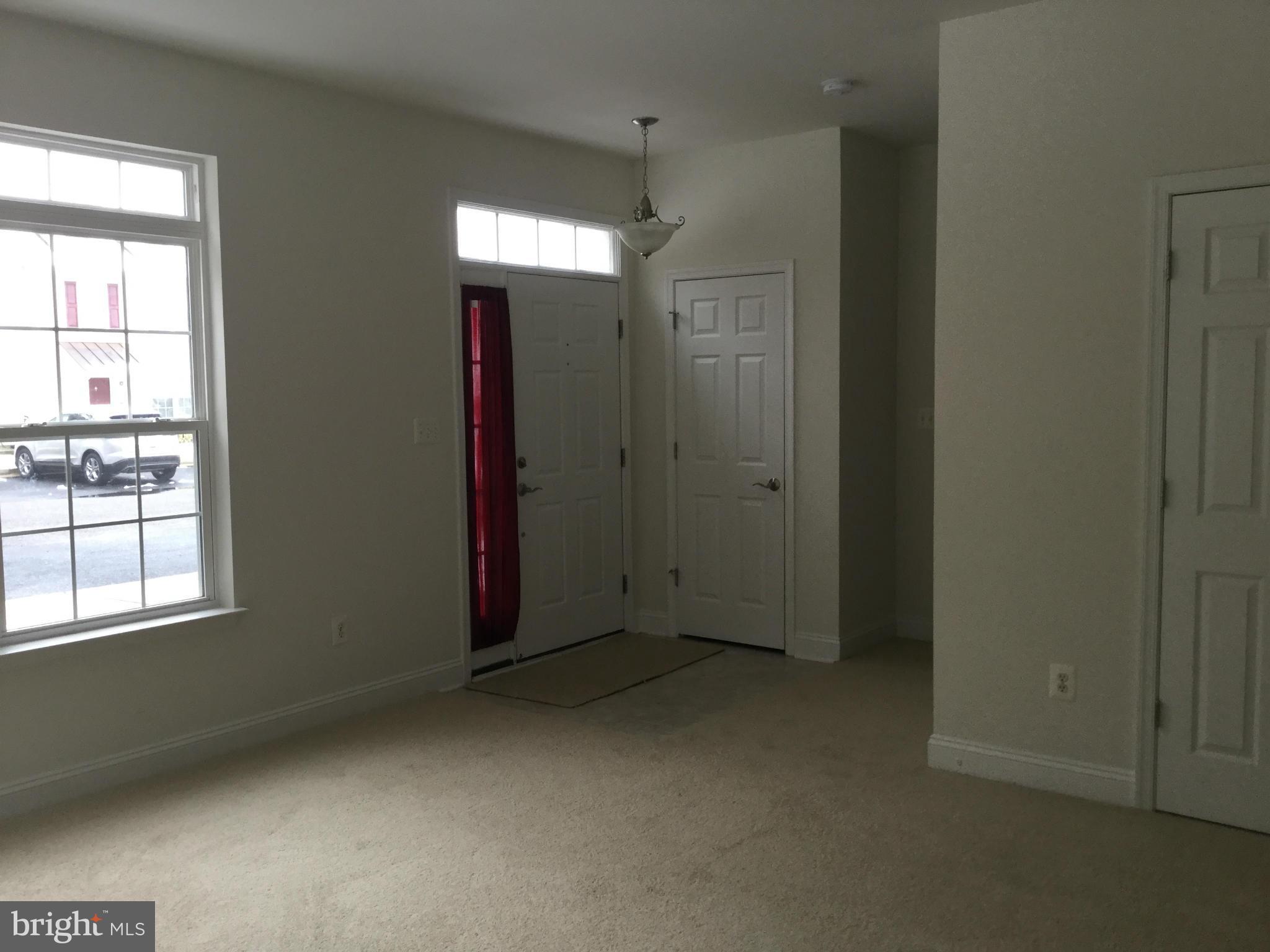 410 Ruddy Duck Court Cambridge, MD 21613 - Photo 4 of 20 Enter in the living room