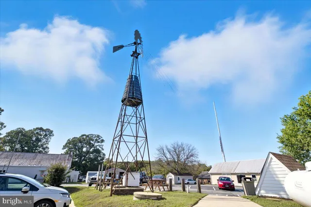 a view of a yard in front of a building