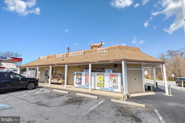 a view of a car park in front of house