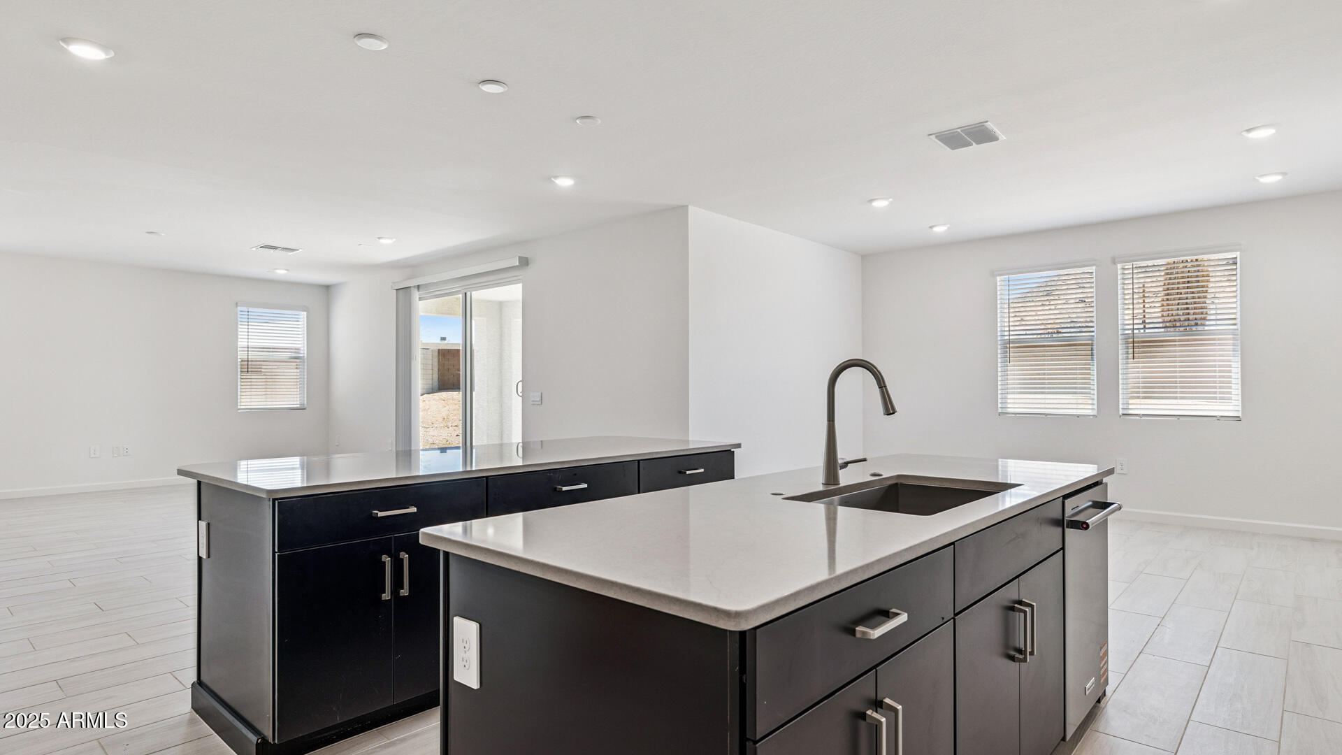 2315 West Pearce Road Phoenix, AZ 85041 - Photo 17 of 52 Kitchen