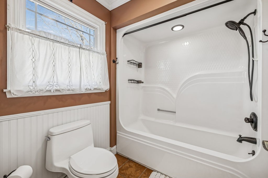 1728 Riverhaven Drive Adams, TN 37010 - Photo 20 of 75 a bathroom with a toilet and a bathtub
