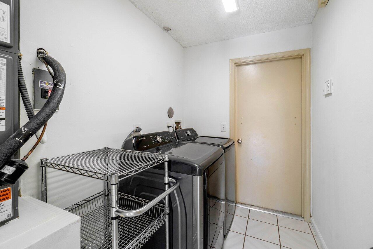 7534 Texas Trail Boca Raton, FL 33487 - Photo 20 of 35 Laundry Utility Room