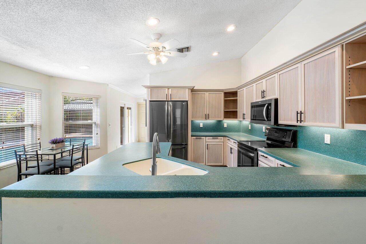 7534 Texas Trail Boca Raton, FL 33487 - Photo 4 of 35 Kitchen 3